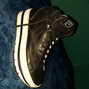 Voile blanche shoes,great conditions. Size 8